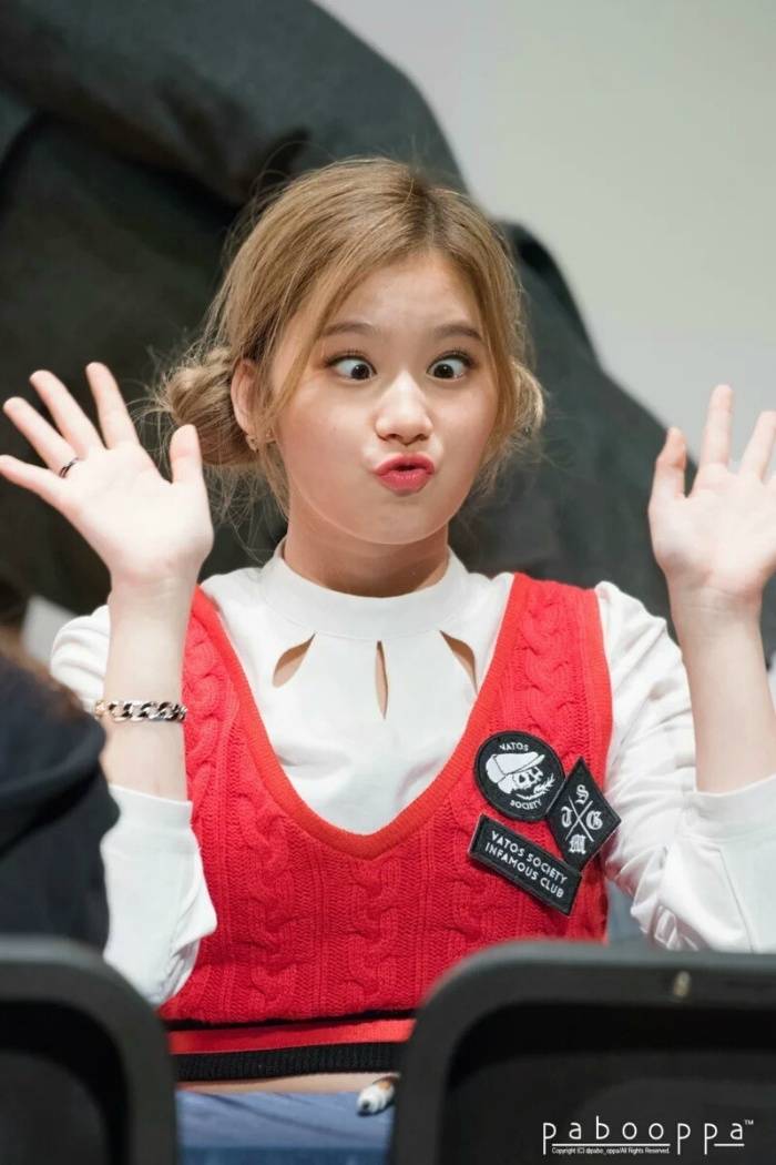 [트와이스] 데뷔초 볼에 식량저장하던 시절 사나.jpgif | 인스티즈