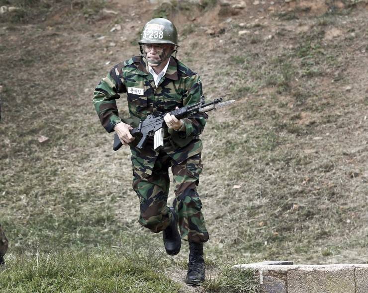 문재인 집총 자세 ㄷㄷ.jpg | 인스티즈