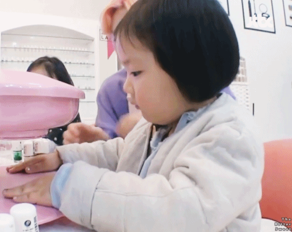 [반달친구] 네일받는 전재이 (feat. 심장심장 다져다져) | 인스티즈