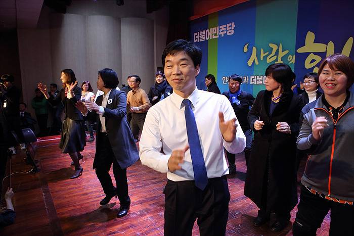 더불어민주당 더벤저스 - 인천콘서트 | 인스티즈