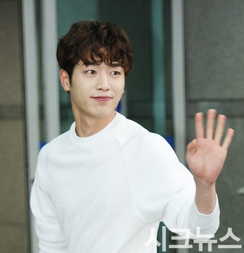 오늘자 서강준 공항패션.jpg | 인스티즈