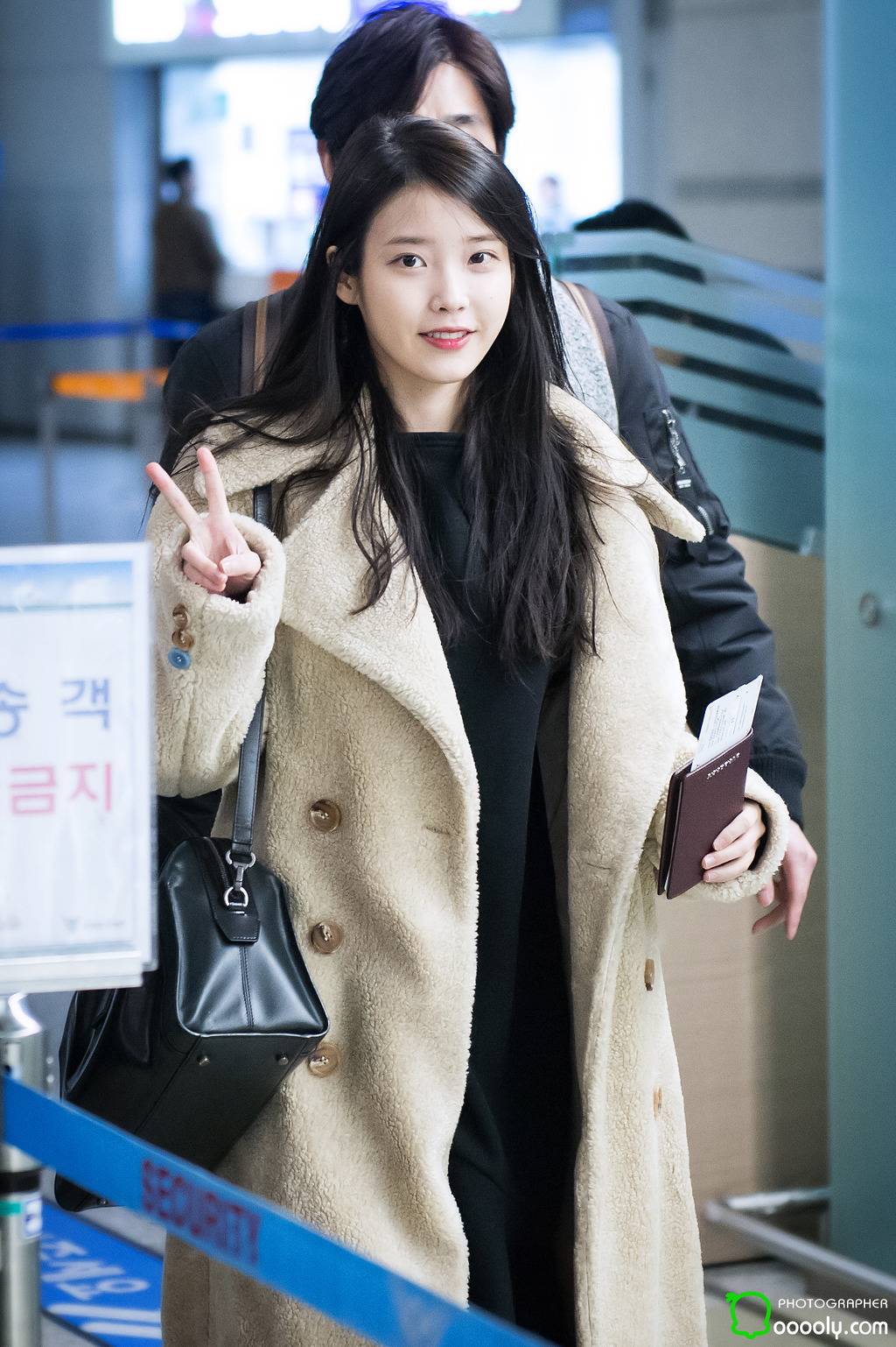 [2016.01.31] 인천공항 출국 아이유 직찍 by 둘리 | 인스티즈