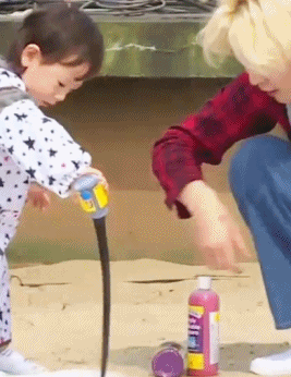 [반달친구] 10명의 아이들 중에서 유일하게 기저귀 차는 박하율.jpgif | 인스티즈