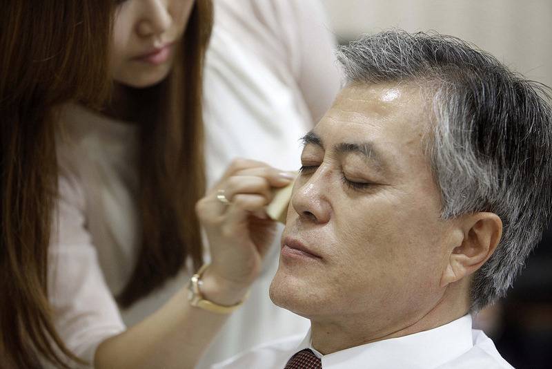 진짜 다 잘 어울리는 문재인;.jpg | 인스티즈