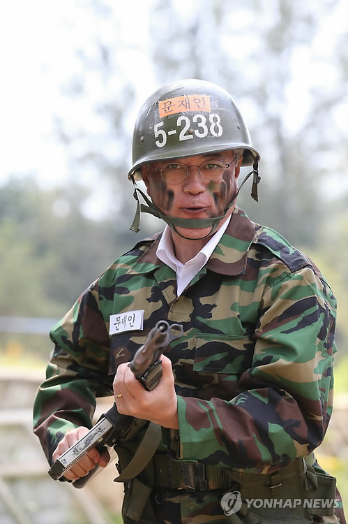 문재인 집총 자세 ㄷㄷ.jpg | 인스티즈