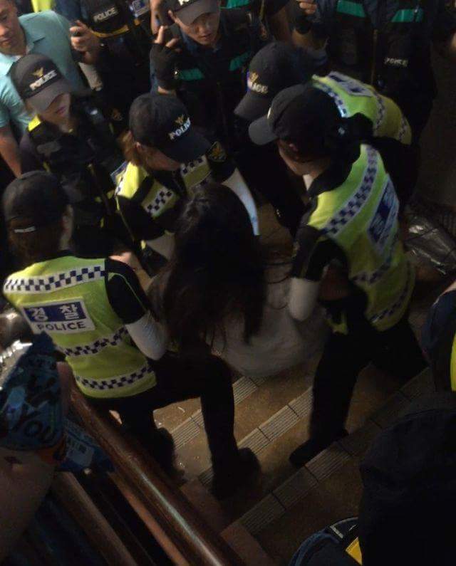 이화여대 미래라이프 반대 시위 경찰 투입 전후의 모습 및 미래라이프 반대자들에 대한 학교측과 교수들의 언급 +미래라이프사업에 대한 추가 설명 | 인스티즈