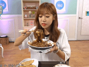 참 음식을 힘들게 먹는 여아이돌 (움짤) | 인스티즈