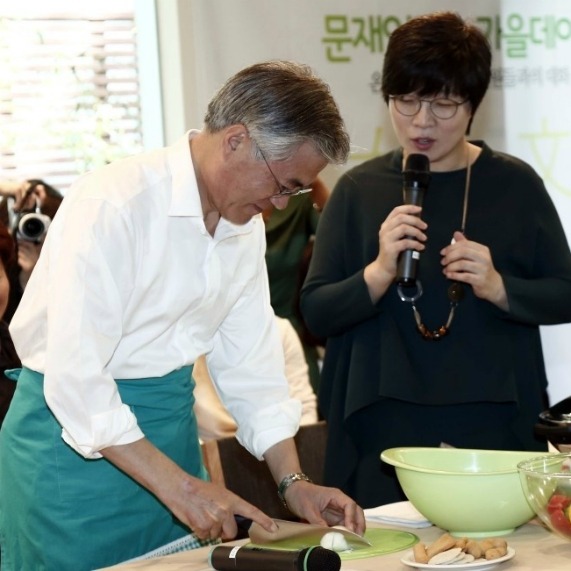 진짜 다 잘 어울리는 문재인;.jpg | 인스티즈