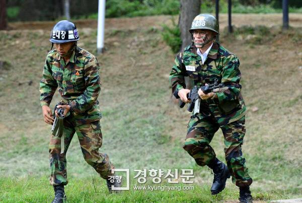 진짜 다 잘 어울리는 문재인;.jpg | 인스티즈