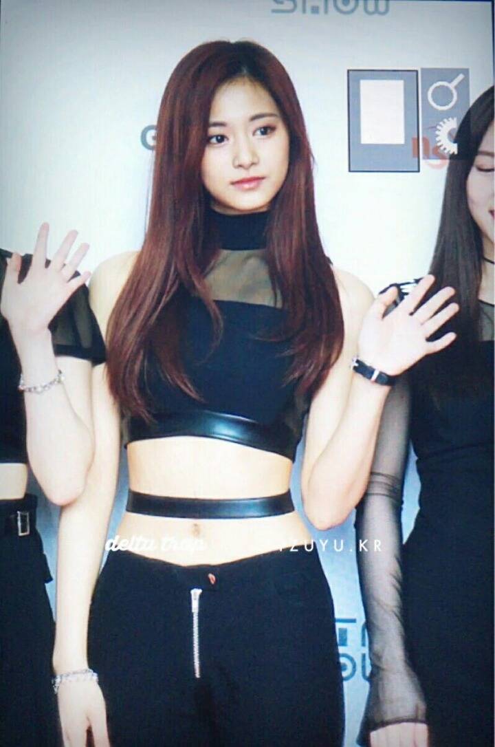 오늘자 쯔위 허리.갓갓 | 인스티즈