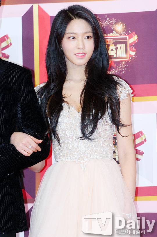 오늘자 박보검&설현 | 인스티즈