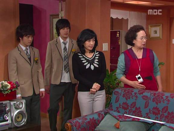 [거침없이하이킥] 순재에게 똥침당한 효자 준하.jpg | 인스티즈