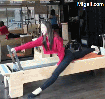 스트레칭하는 손나은.gif | 인스티즈