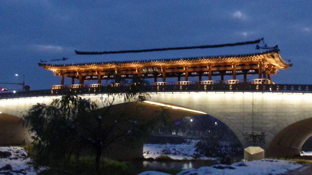 전주한옥마을 남천교 아치형의 아름다운 다리위의 한옥 누각 설경 및 야경 (안구정화) | 인스티즈
