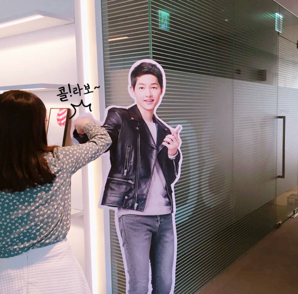 여자들 최고의 근무환경.jpg(feat.송중기) | 인스티즈