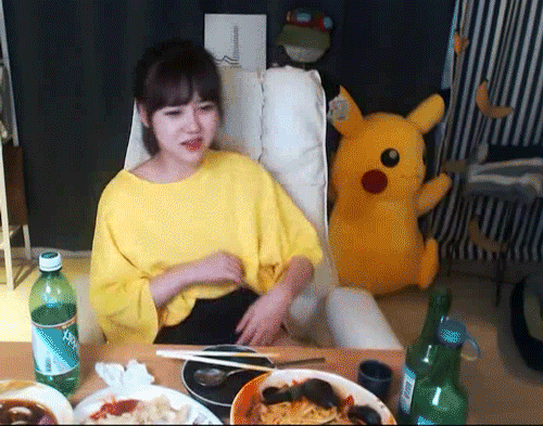 술상 엎어버리는 아프리카 여 BJ.gif | 인스티즈