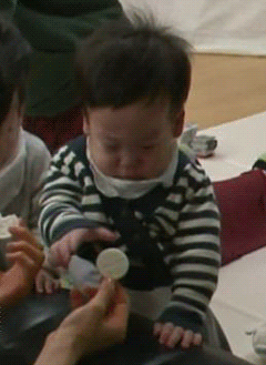 꼬물꼬물 너무 귀여운 이휘재네 쌍둥이 서언이 서준이 움짤 | 인스티즈