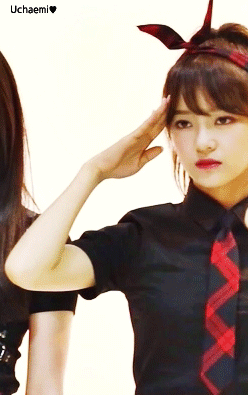 이상하게 경례하는 ioi 김세정.gif | 인스티즈