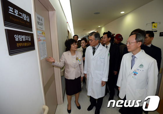 진짜 다 잘 어울리는 문재인;.jpg | 인스티즈