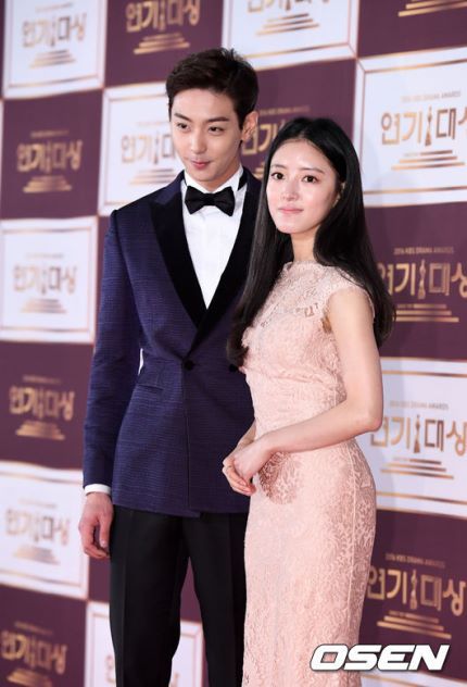 오늘자 레드카펫 현우 이세영 | 인스티즈