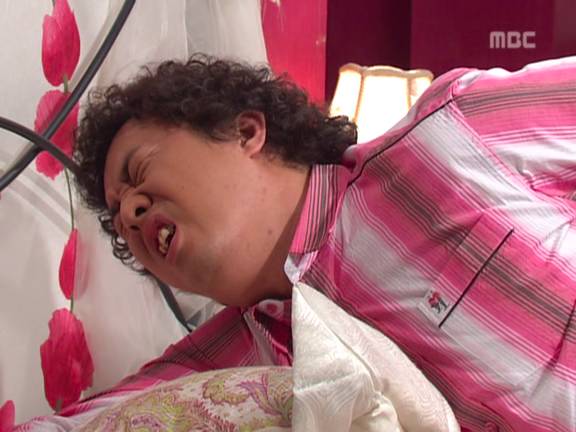 [거침없이하이킥] 순재에게 똥침당한 효자 준하.jpg | 인스티즈