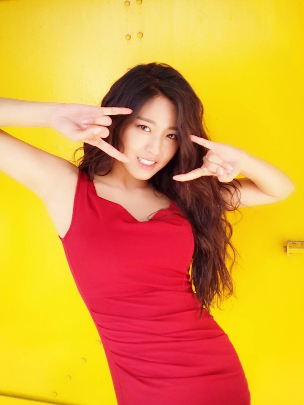 빨간 원피스 입은 설현.jpg | 인스티즈