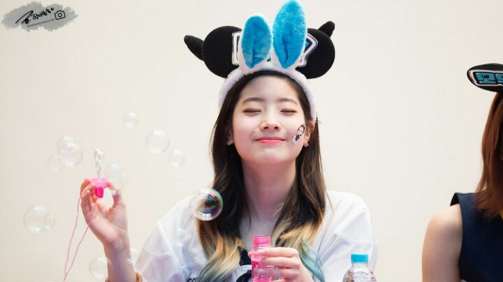 [트와이스] 팬싸에서 비눗방울 가지고 노는 다현이(청량함은 다현이가b) | 인스티즈