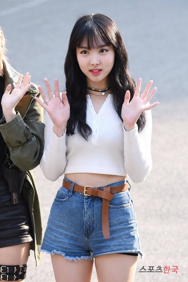 트와이스, 역대급 출근길 코스프레…오드리쯔위라 불러다오! | 인스티즈