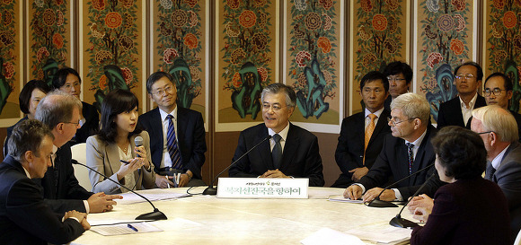 진짜 다 잘 어울리는 문재인;.jpg | 인스티즈