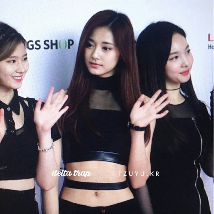 오늘자 쯔위 허리.갓갓 | 인스티즈