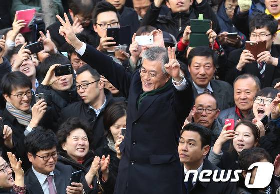 진짜 다 잘 어울리는 문재인;.jpg | 인스티즈