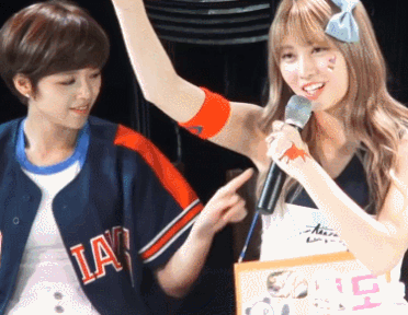 트와이스 장난치는 정연 모모 사나.gif | 인스티즈