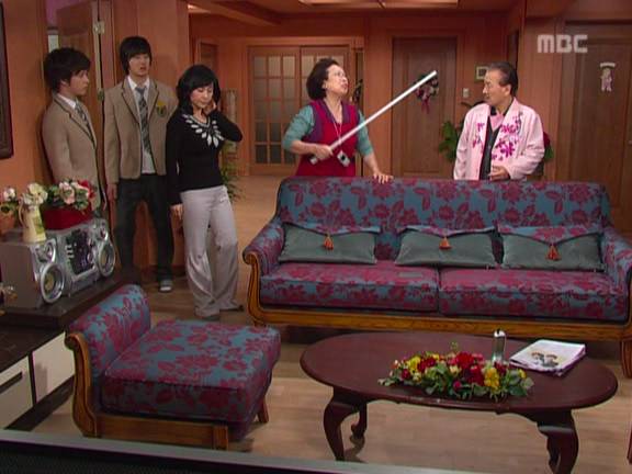 [거침없이하이킥] 순재에게 똥침당한 효자 준하.jpg | 인스티즈