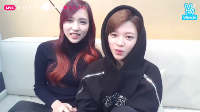 [트와이스] 기습 v앱 라이브 정연,미나 캡쳐 | 인스티즈