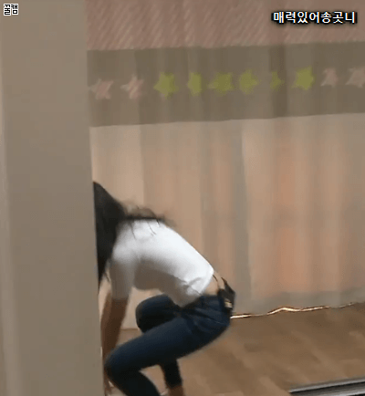 청바지에 흰티 입은 차오루 | 인스티즈