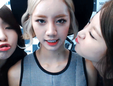 혜리한테 장난으로 뽀뽀하는 척하면 안되는 이유.gif | 인스티즈