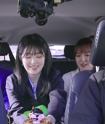 흥 대폭발한 배주현.gif | 인스티즈