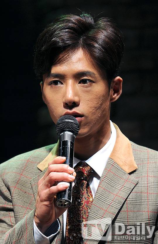 굉장히 잘생겼는데 피부가 아쉬운 남자연예인 | 인스티즈