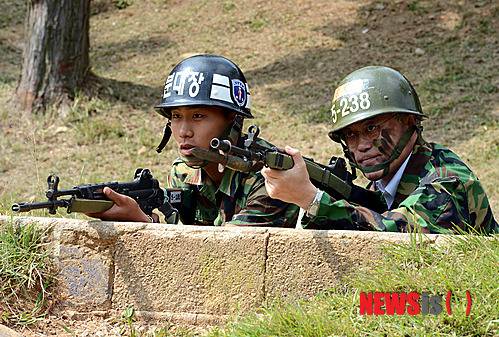 문재인 집총 자세 ㄷㄷ.jpg | 인스티즈