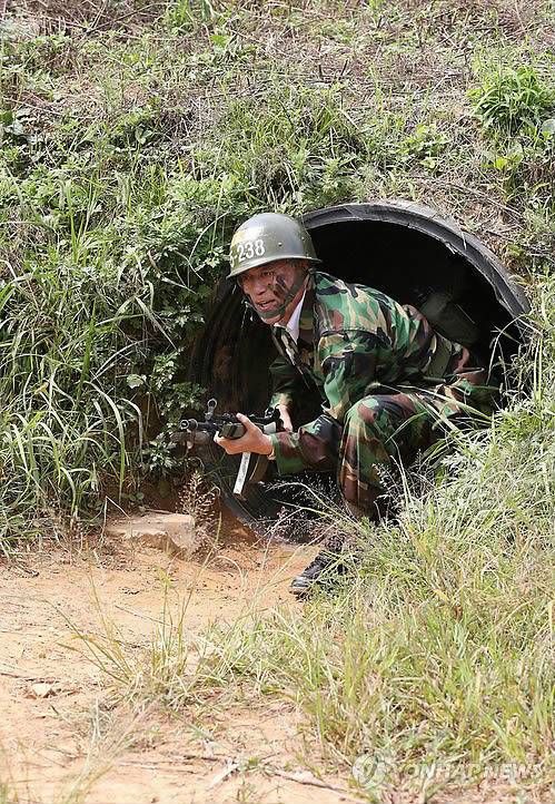 문재인 집총 자세 ㄷㄷ.jpg | 인스티즈