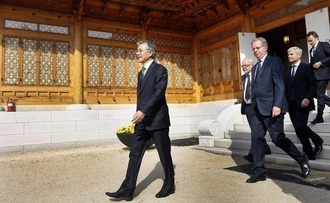 진짜 다 잘 어울리는 문재인;.jpg | 인스티즈