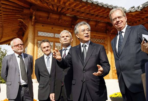 진짜 다 잘 어울리는 문재인;.jpg | 인스티즈