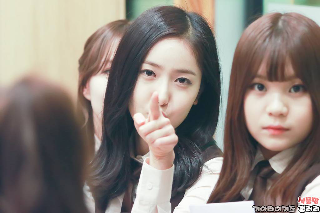 여자친구 귀염둥이막내 엄지.jpg | 인스티즈