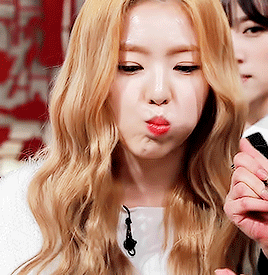 음식 먹는 모습도 이쁜 아이린.gif | 인스티즈