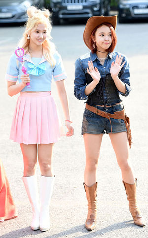 트와이스, 역대급 출근길 코스프레…오드리쯔위라 불러다오! | 인스티즈