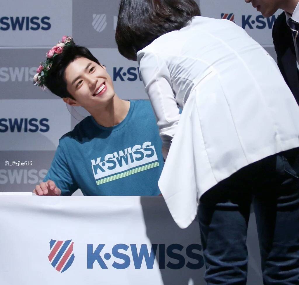 이상한 선글라스 쓴 박보검 | 인스티즈