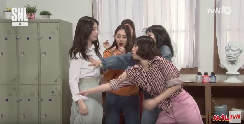 아이오아이 김소혜 나쁜손.gif | 인스티즈