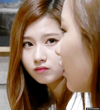 [트와이스] 데뷔초 볼에 식량저장하던 시절 사나.jpgif | 인스티즈