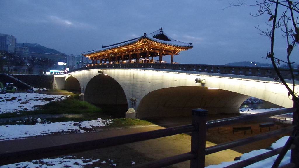 전주한옥마을 남천교 아치형의 아름다운 다리위의 한옥 누각 설경 및 야경 (안구정화) | 인스티즈