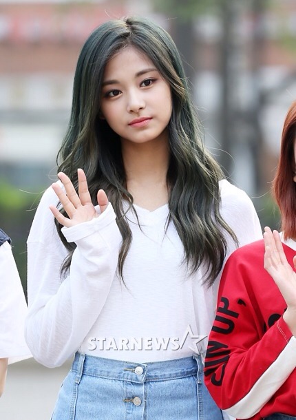 뮤직뱅크 출근길 트와이스 쯔위 기사사진 클라스 | 인스티즈